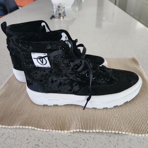 Black High-Top Vans Crushed Velvet Sentry Hi WC Lace Ups Mens 8.5 Womens 10